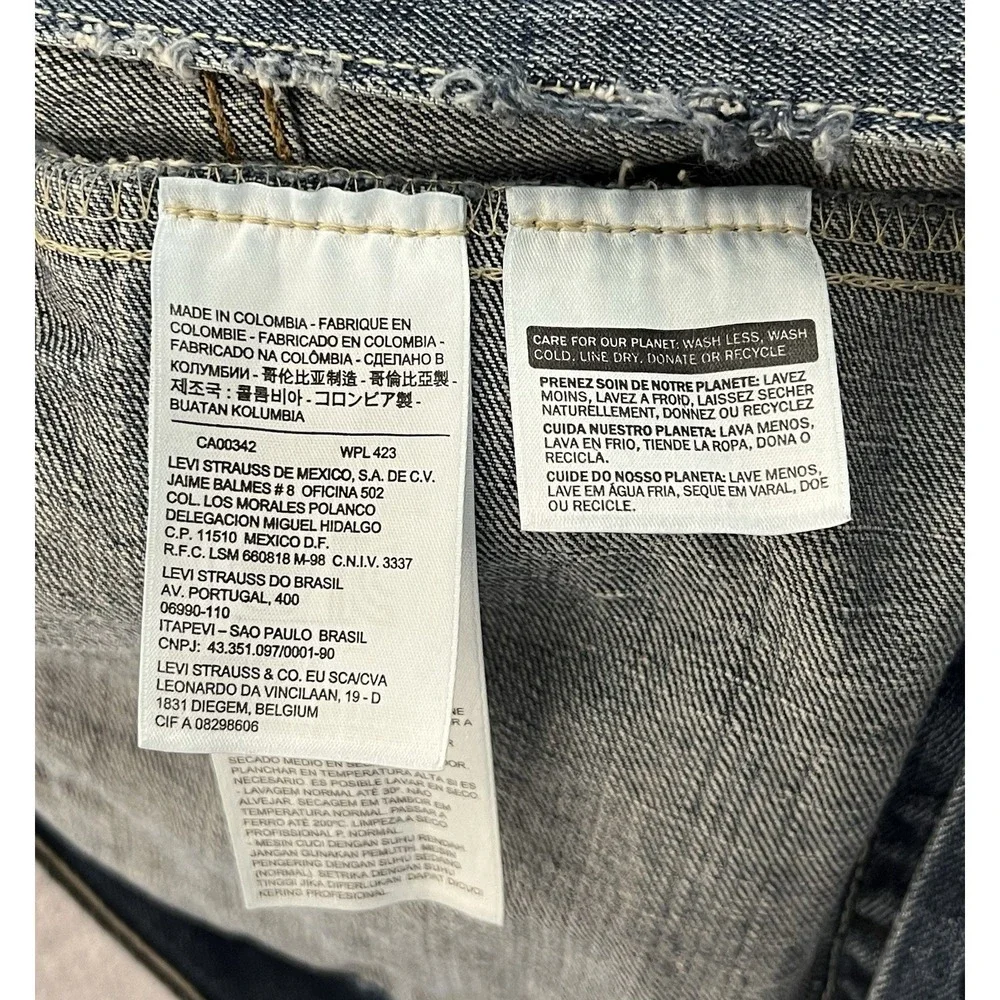 Levis Destroyed Distressed Thrashed Denim Trucker Jacket Mens Sz XL Blue Pockets